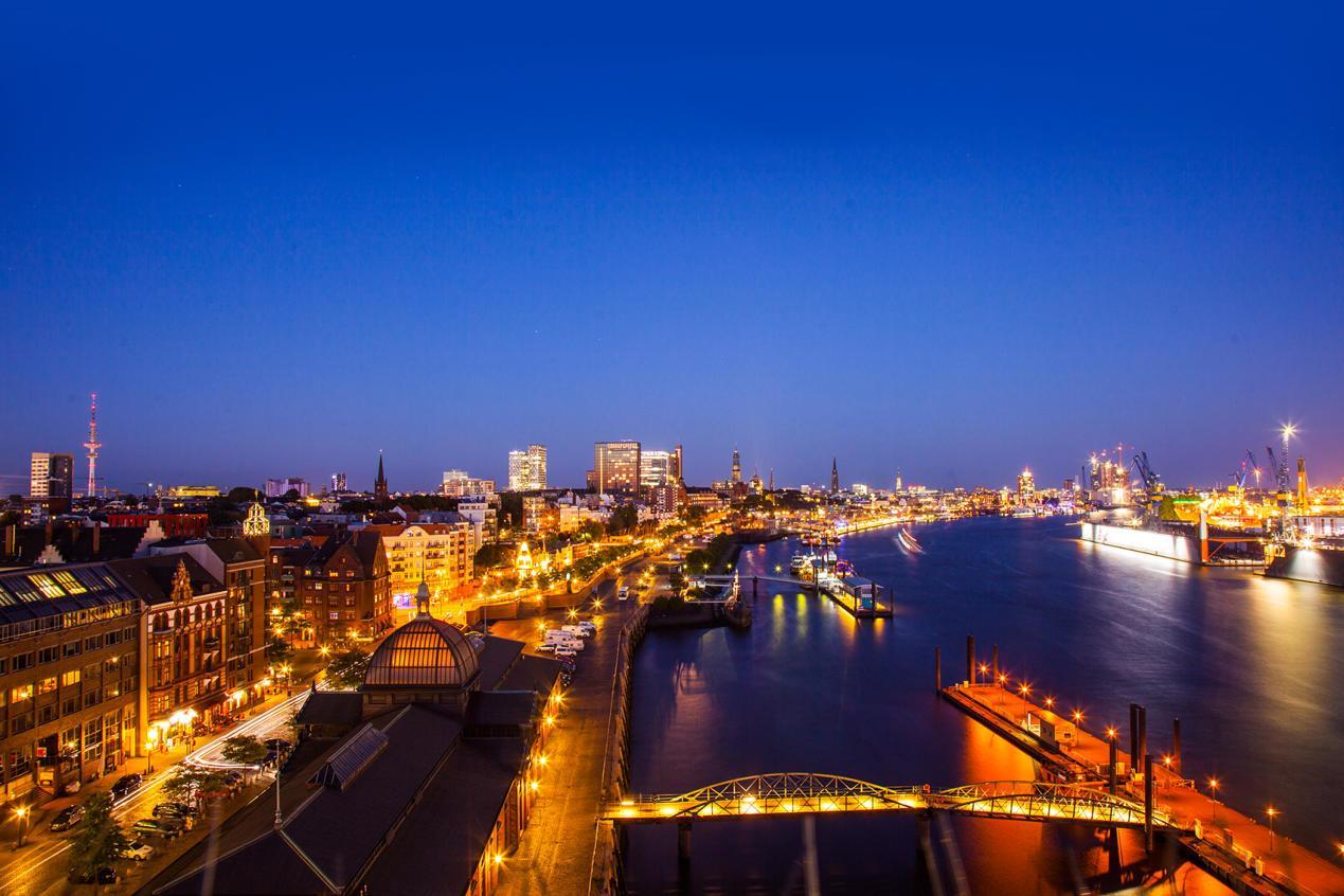 Berghotel Hamburg Blick Екстериор снимка